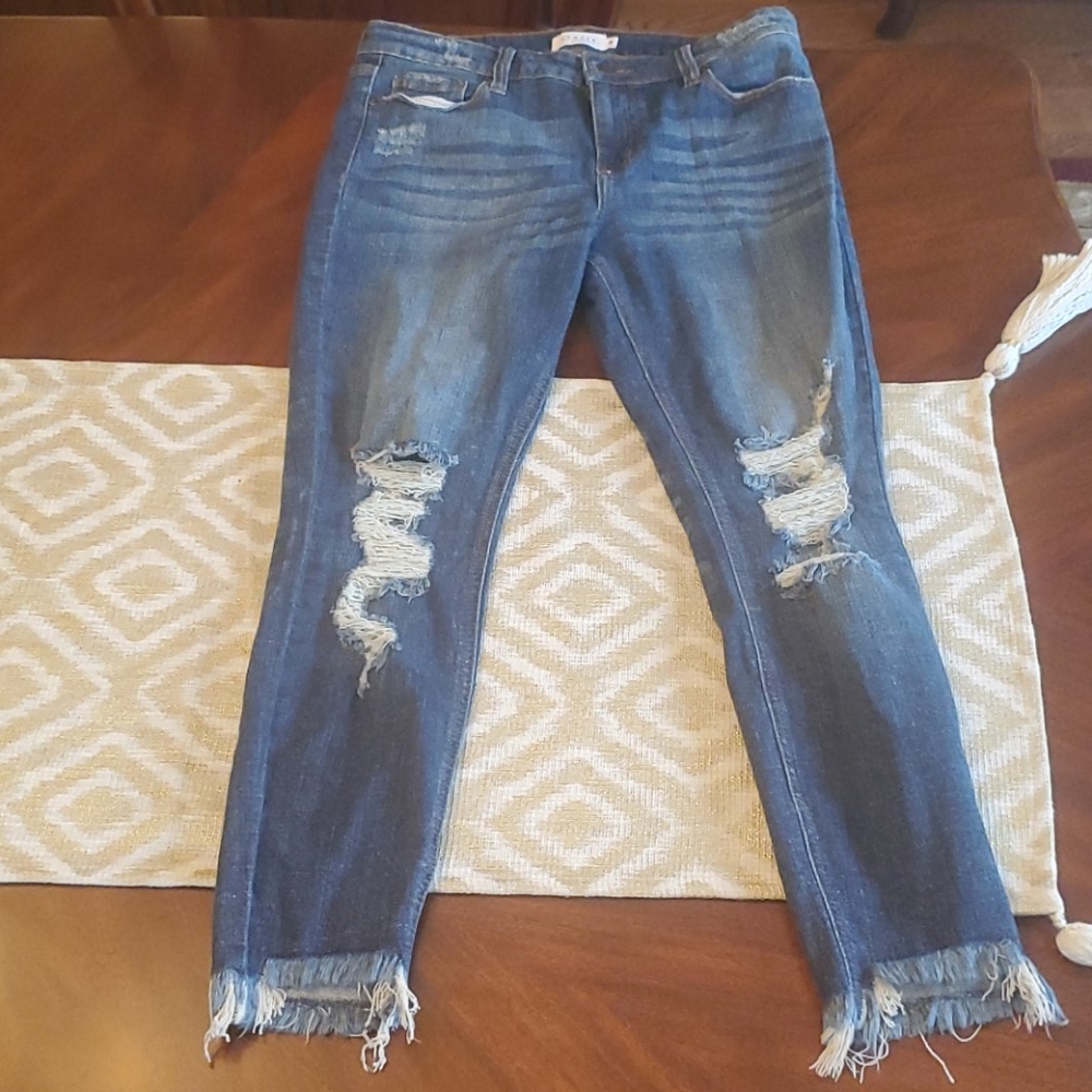 🎉 HOST PICK Distressed denim